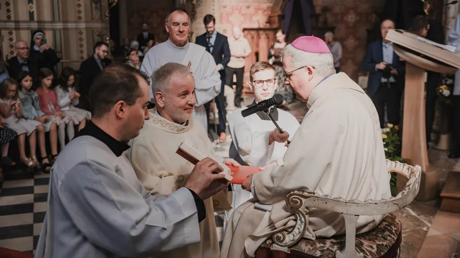 Jsem důkazem toho, že Bůh nemá věkové hranice. V sobotu přijal jáhenské svěcení Martin Macek z řádu Milosrdných bratří